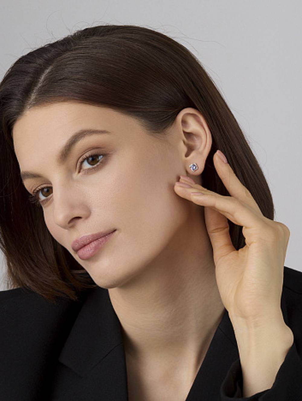 Серьги пусеты из белого золота с танзанитами и бриллиантами (061190)