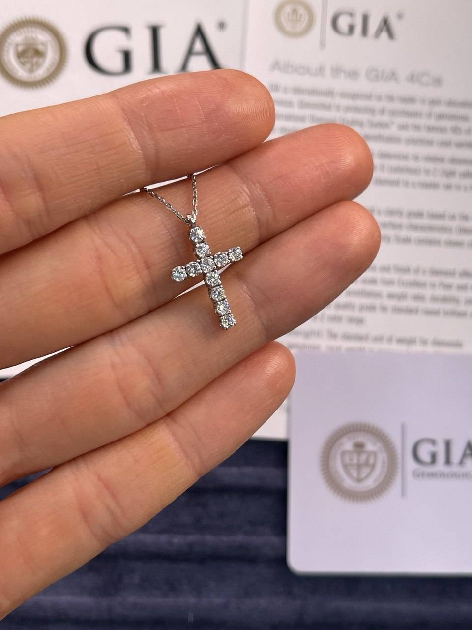 Колье Крест из белого золота с бриллиантами (039951)