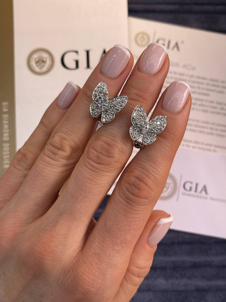 Серьги из белого золота с бриллиантами 