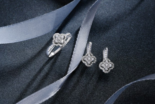 Серьги из белого золота с бриллиантами (051458)