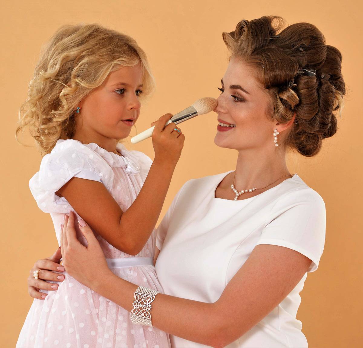 Браслет из белого золота с бриллиантами и жечугом (024234)