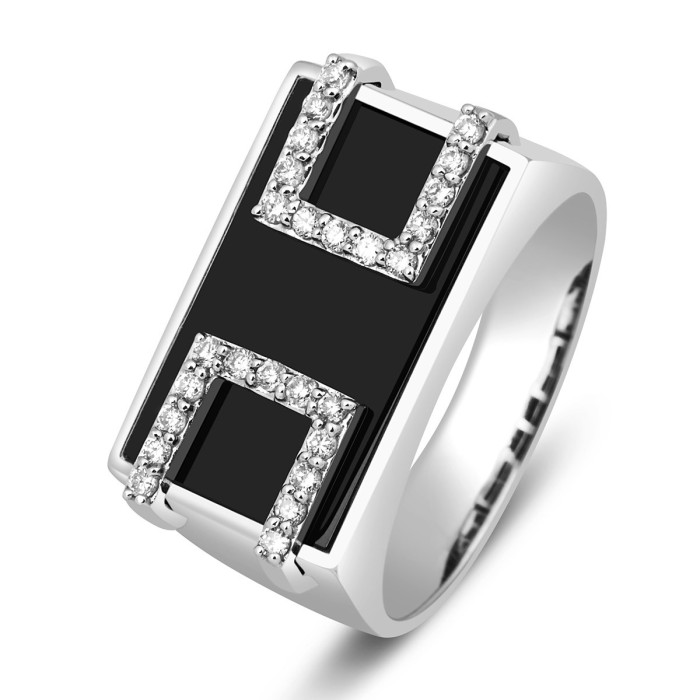 Кольцо мужское из белого золота с бриллиантами и ониксом (018676)