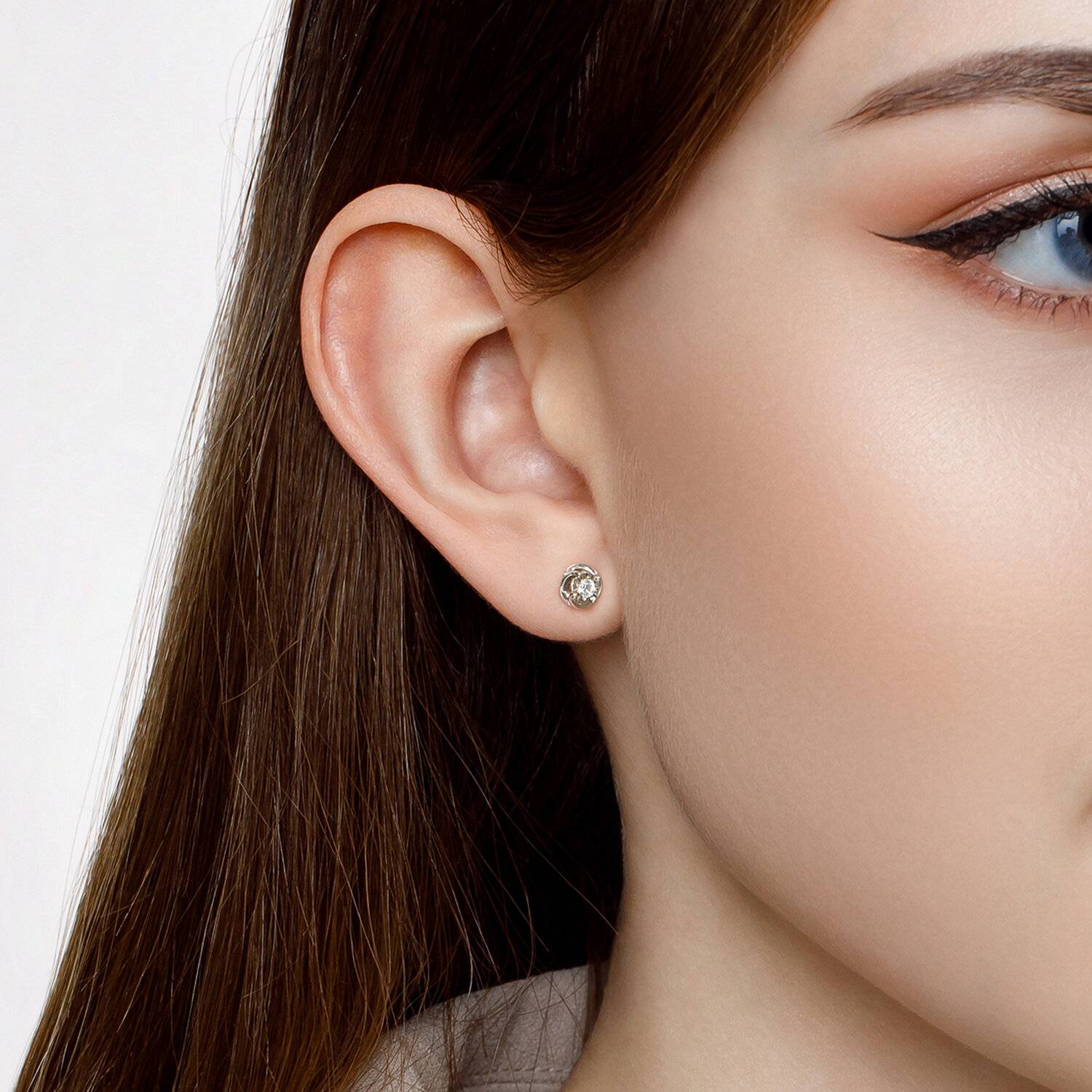 Серьги пусеты из комбинированного золота с бриллиантами (036432)