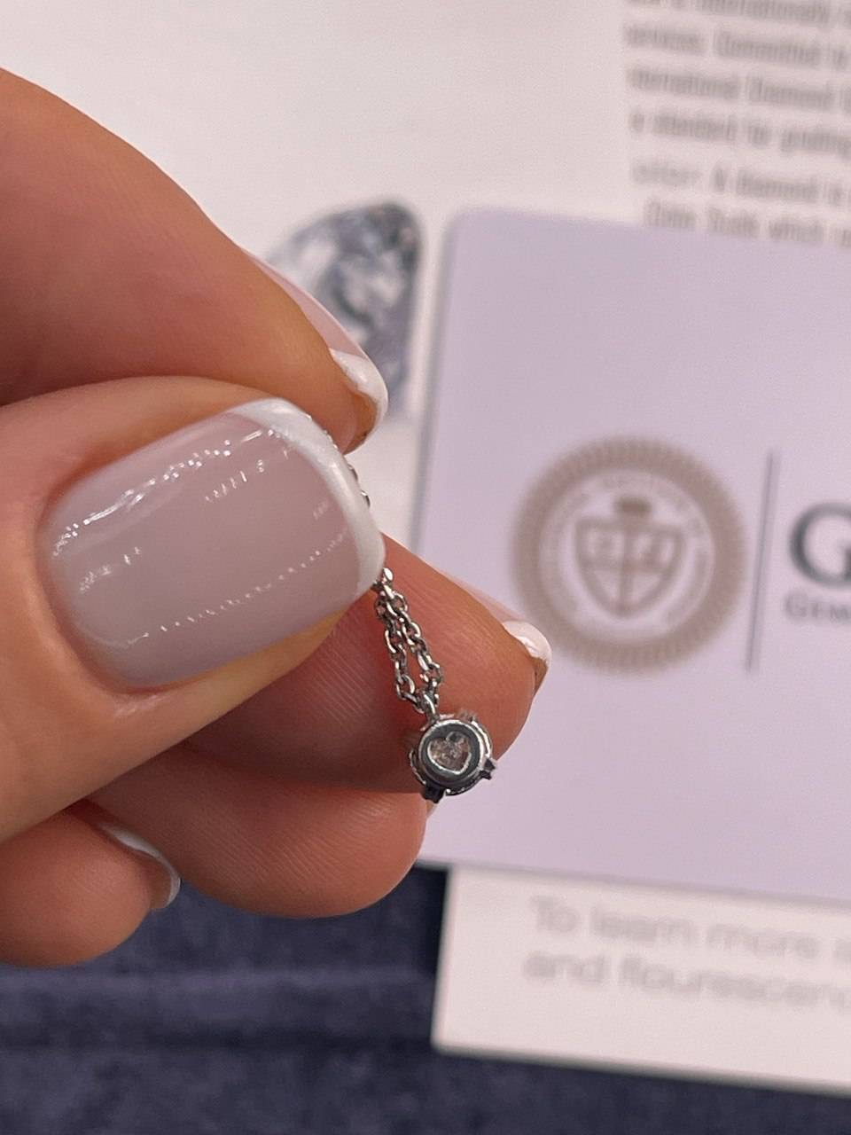 Колье из платины и белого золота с бриллиантом (047227)