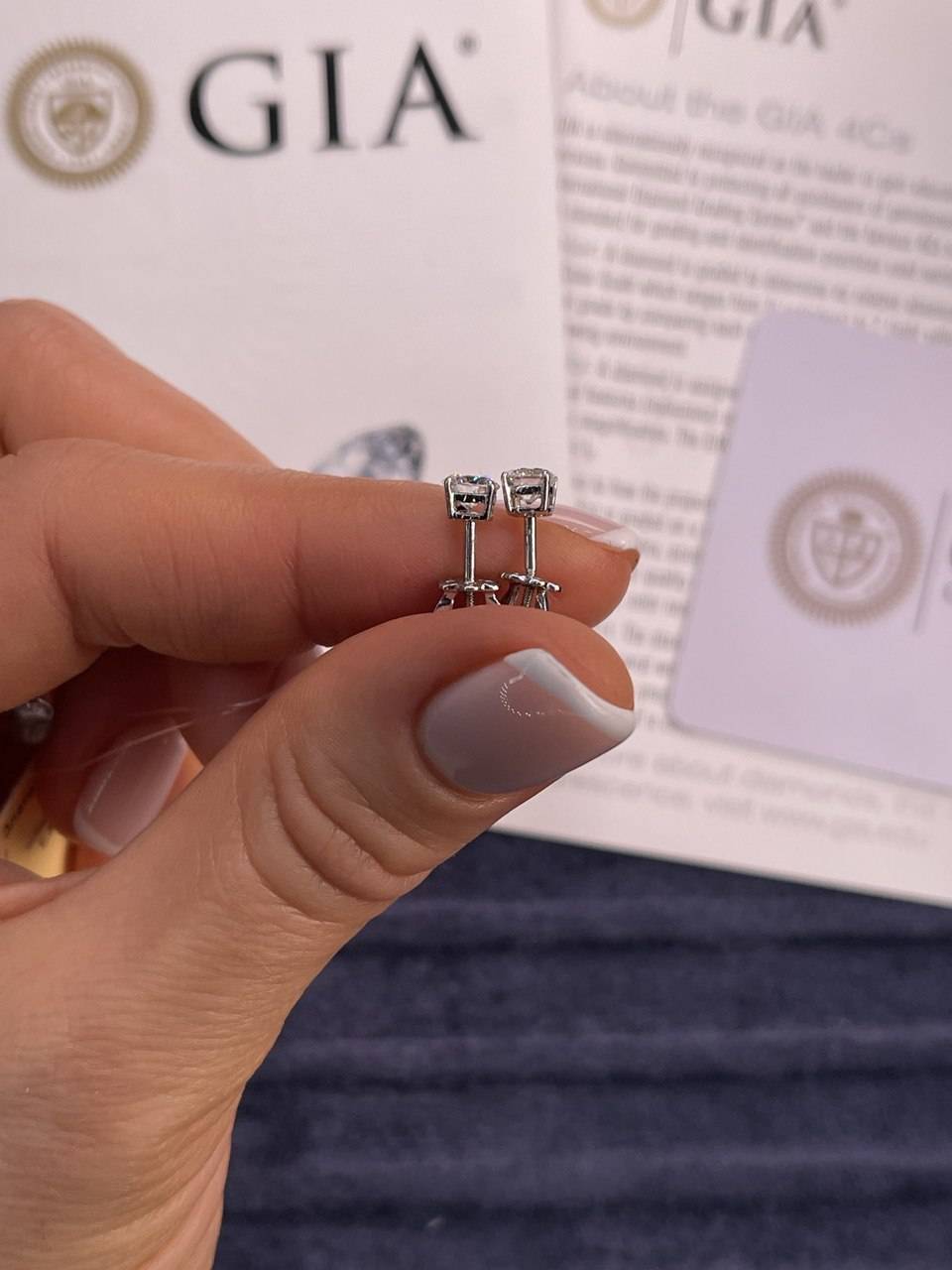 Серьги пусеты из платины с бриллиантами (045759)