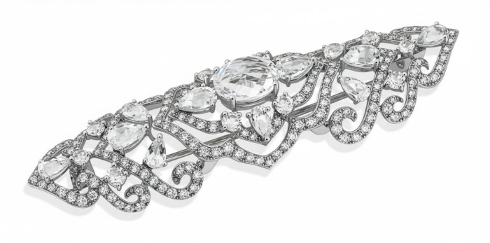 Брошь из белого золота с бриллиантами и топазами (042781)