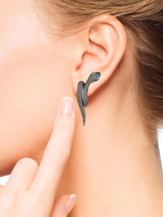 Серьги из жёлтого золота с коньячными бриллиантами и изумрудами (057659)