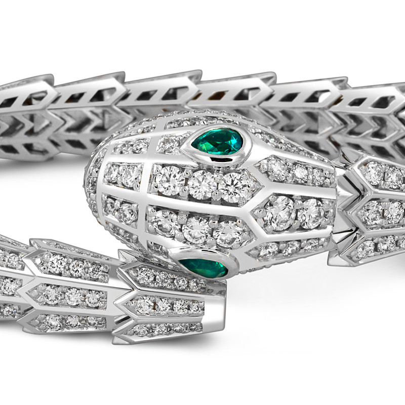 Браслет жёсткий из белого золота с бриллиантами и ситаллами (054452)