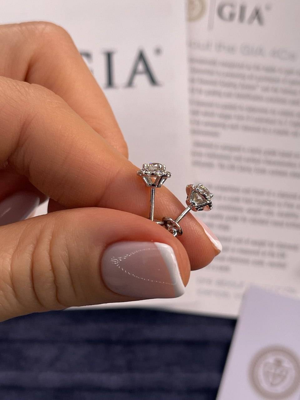 Серьги пусеты из белого золота с бриллиантами (049376)