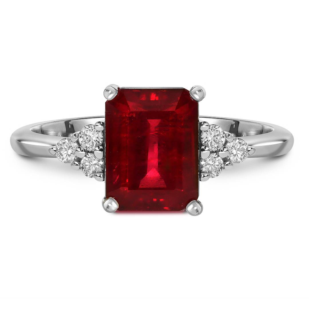 Кольцо из белого золота с бриллиантами и рубином (061058)