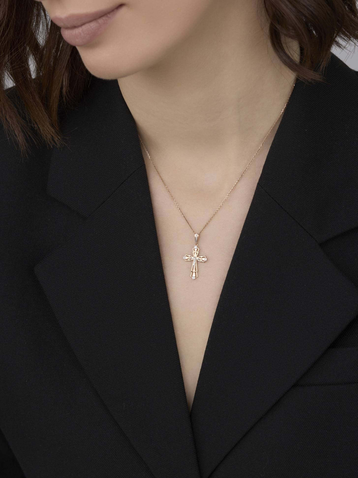 Кулон крест из комбинированного золота с бриллиантами (060911)