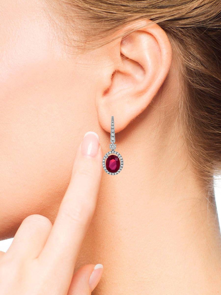 Серьги из белого золота с бриллиантами и рубинами (049389)