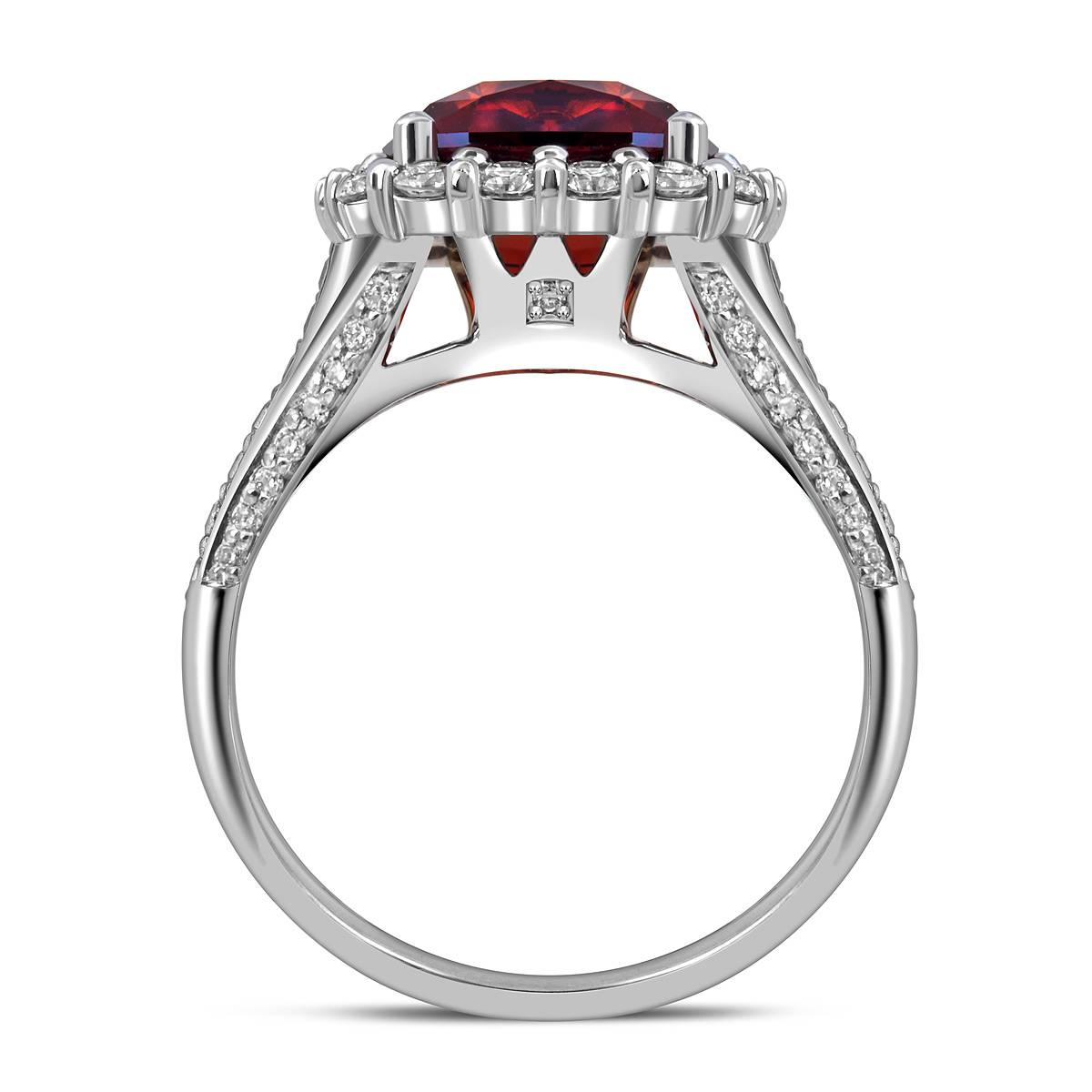Кольцо из белого золота с бриллиантами и гранатом (058464)